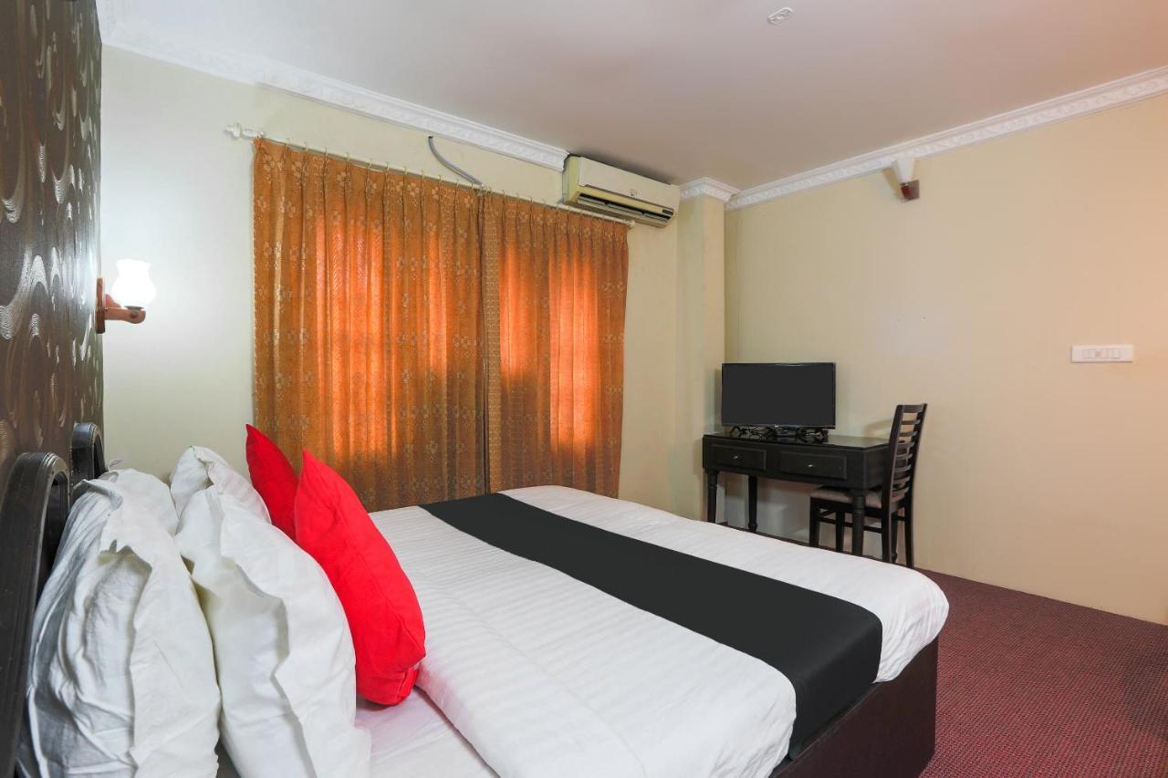 Capital O 72337 Hotel Konkan Tadka Mumbai Exteriör bild