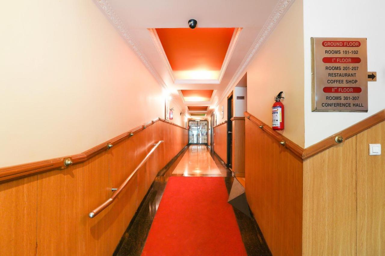 Capital O 72337 Hotel Konkan Tadka Mumbai Exteriör bild