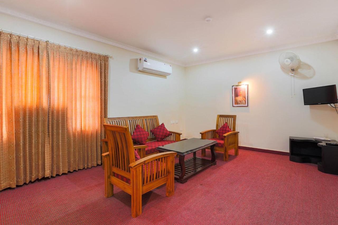Capital O 72337 Hotel Konkan Tadka Mumbai Exteriör bild