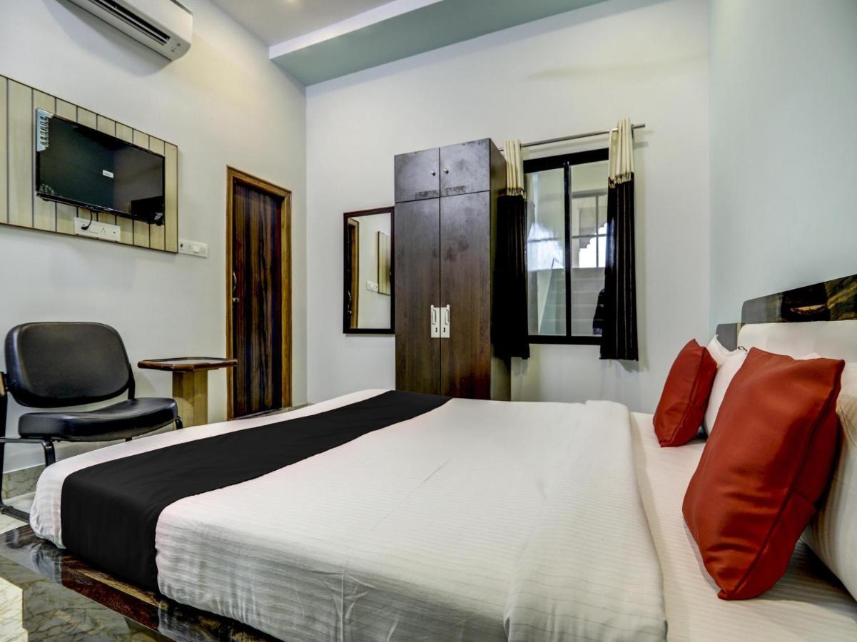 Capital O 72337 Hotel Konkan Tadka Mumbai Exteriör bild