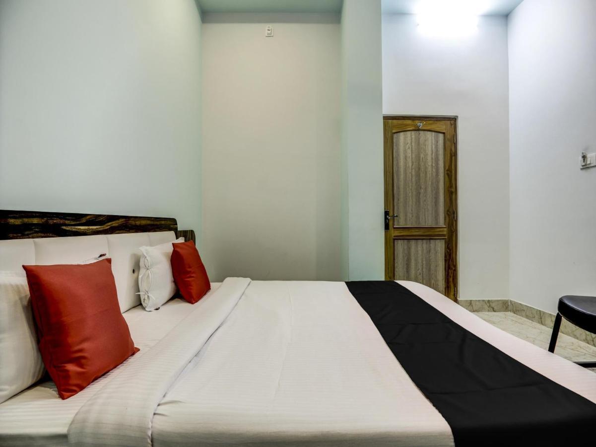 Capital O 72337 Hotel Konkan Tadka Mumbai Exteriör bild