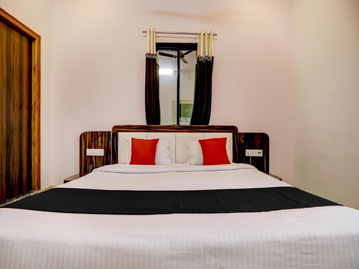 Capital O 72337 Hotel Konkan Tadka Mumbai Exteriör bild