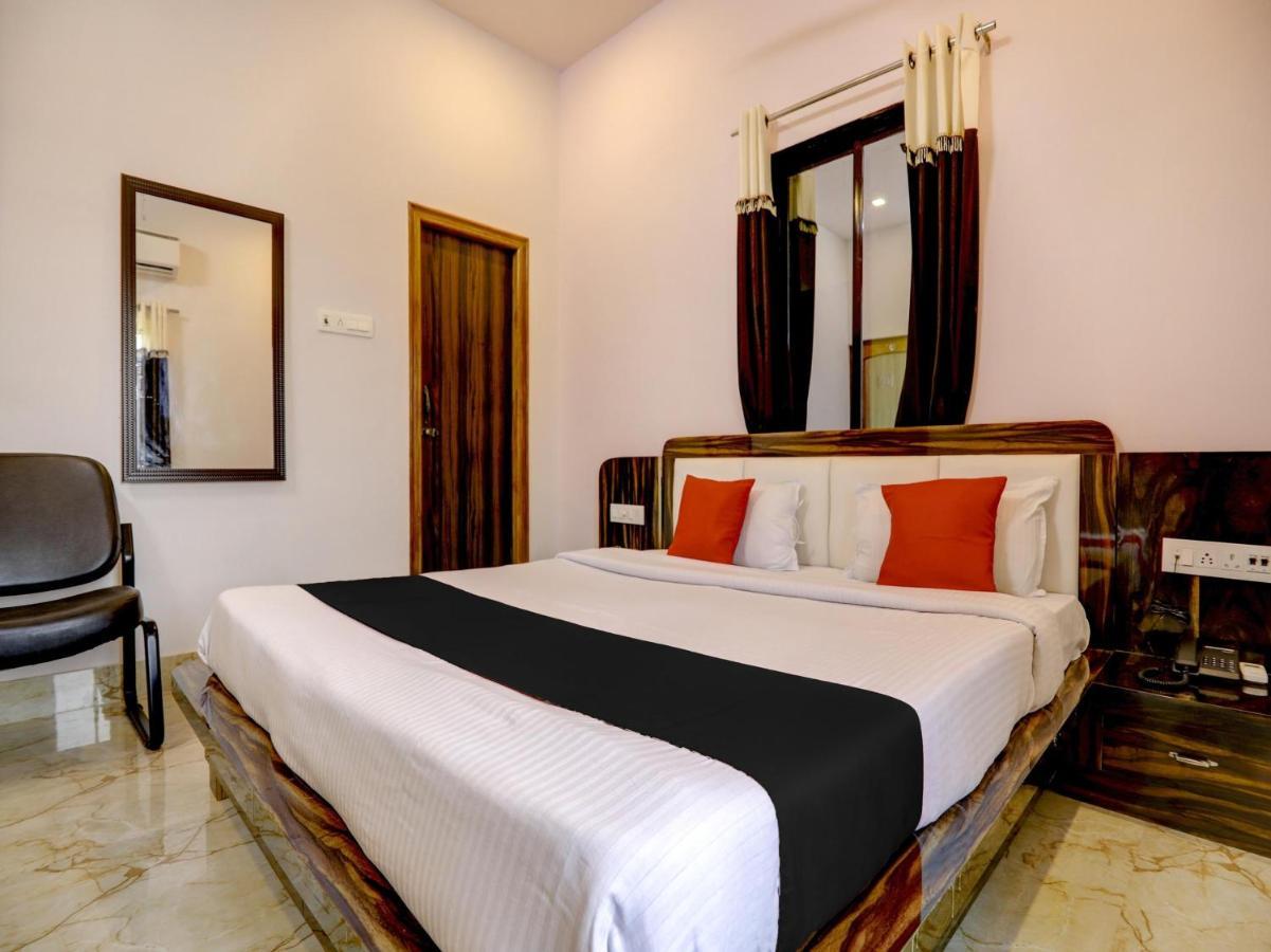Capital O 72337 Hotel Konkan Tadka Mumbai Exteriör bild