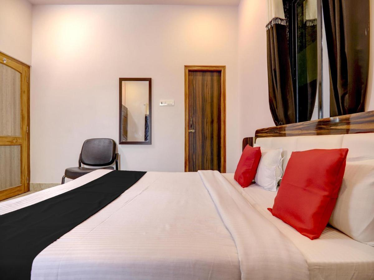 Capital O 72337 Hotel Konkan Tadka Mumbai Exteriör bild