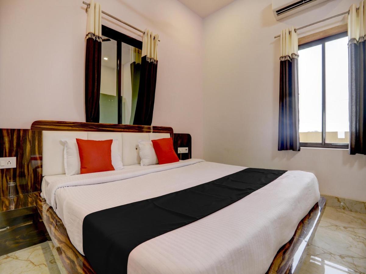 Capital O 72337 Hotel Konkan Tadka Mumbai Exteriör bild